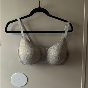 PINK Victoria's Secret Gray T-Shirt Bra with Molded Cups